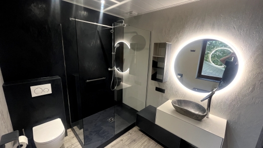 Salle de bain en Baia Panel, douche, murs , meuble et accessoires
